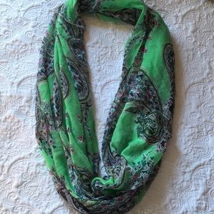 Green multicolored uniformity scarf
